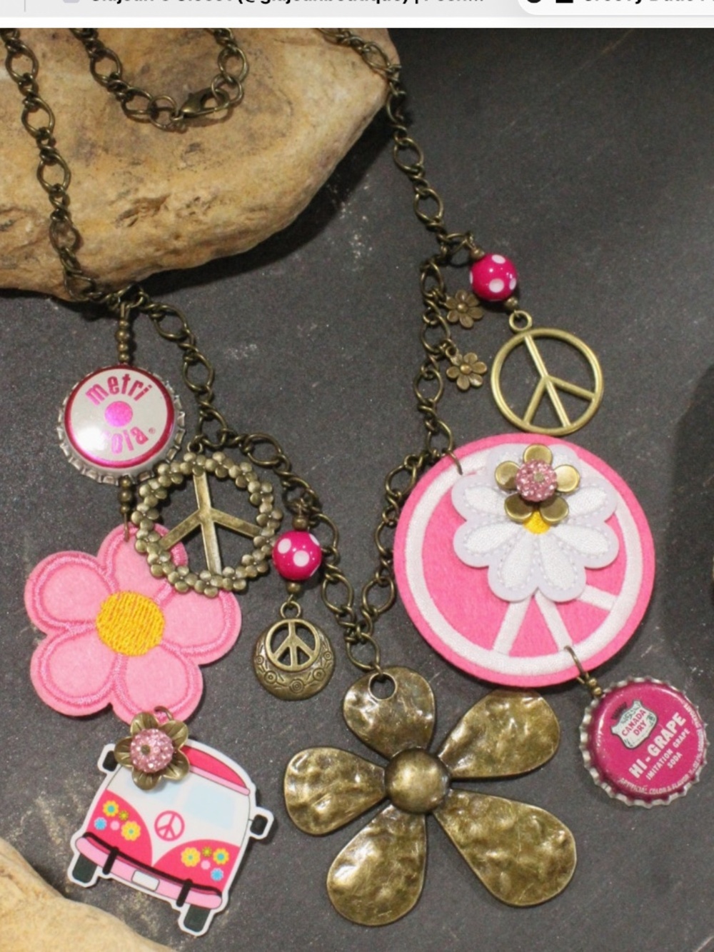 ❤️ BOHO GROOVY DUDE PINK Charm’D Necklace R1A